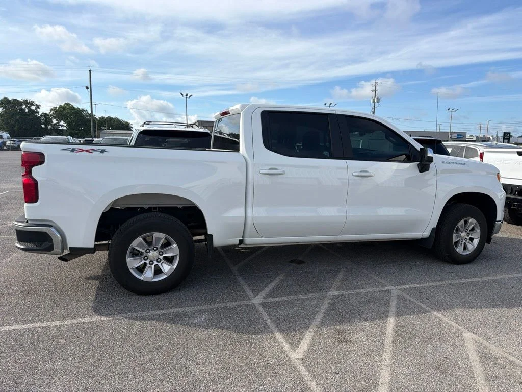 Used 2026 White Chevrolet LT image 9