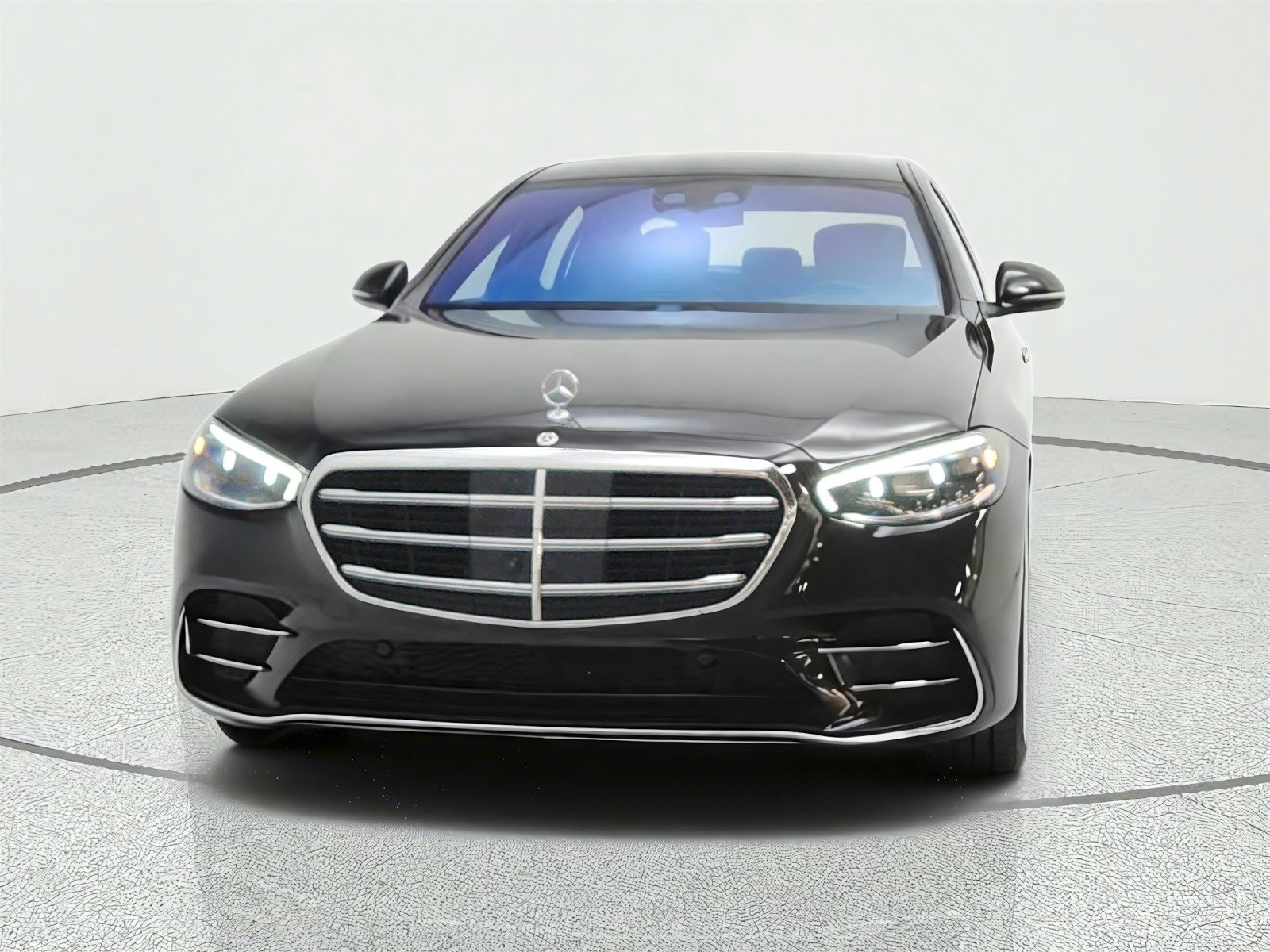 Certified Used 2024 Obsidian Black Metallic Mercedes-Benz S 580e 4MATIC® Sedan image 2