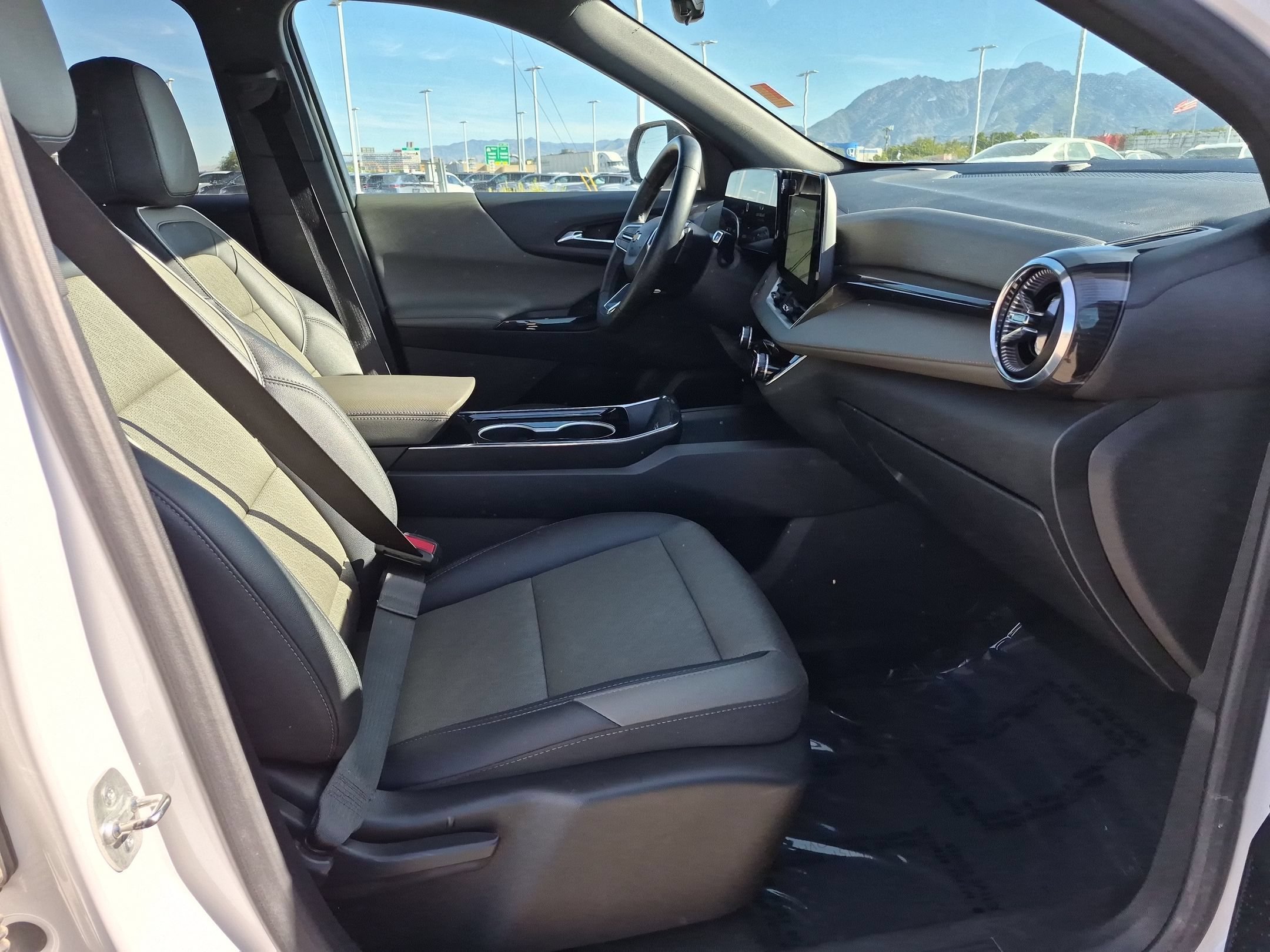 Used 2025 Summit White Chevrolet AWD LT image 31