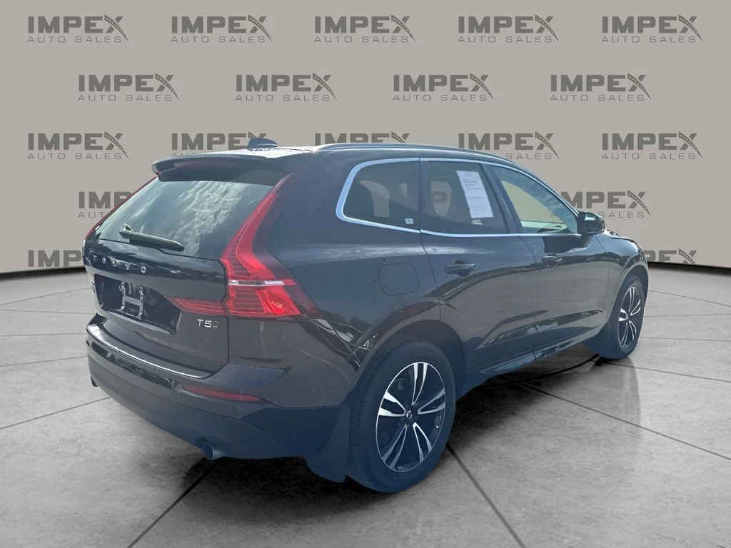 Used 2020 Black Volvo T5 Momentum image 3