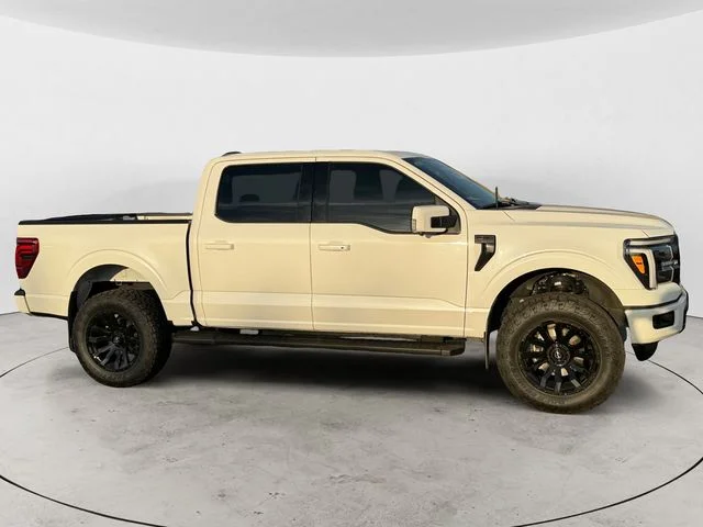 Used 2025 White Ford Lariat image 4