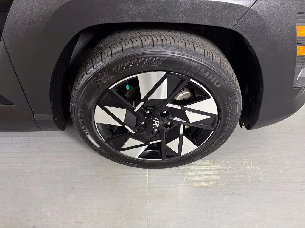 Used 2024 Black Hyundai SEL image 11