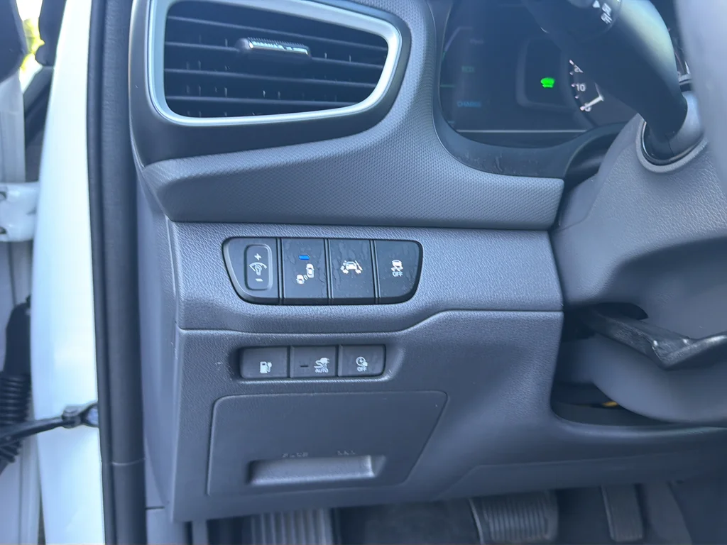 Used 2019 Ceramic White Hyundai Limited image 20