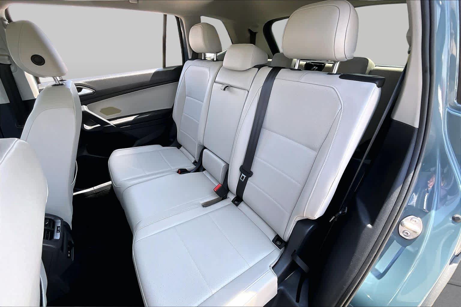 Used 2020 Stone Blue Metallic Volkswagen SE image 21