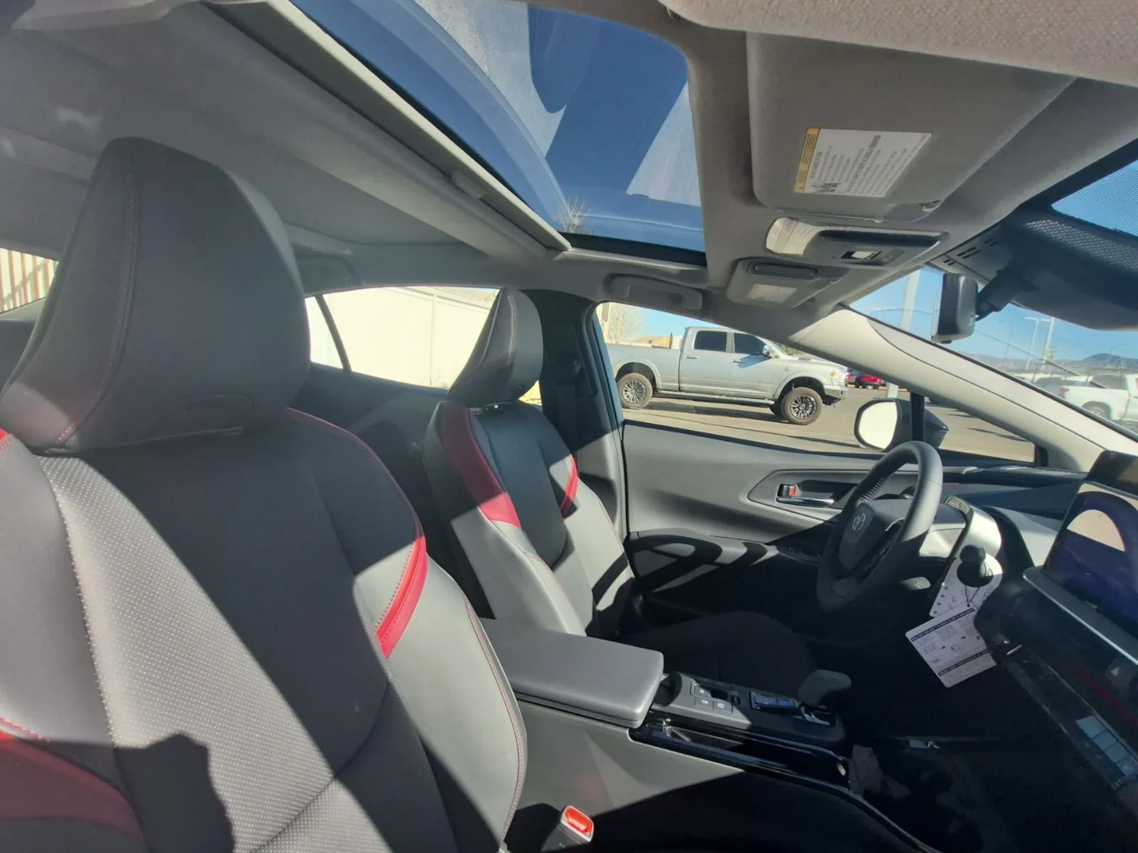 2026 Toyota Prius Plug-in Hybrid XSE - Photo 40
