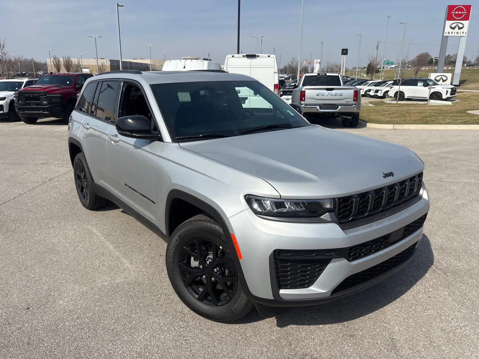 New 2026 Silver Zynith Jeep Laredo Altitude image 2