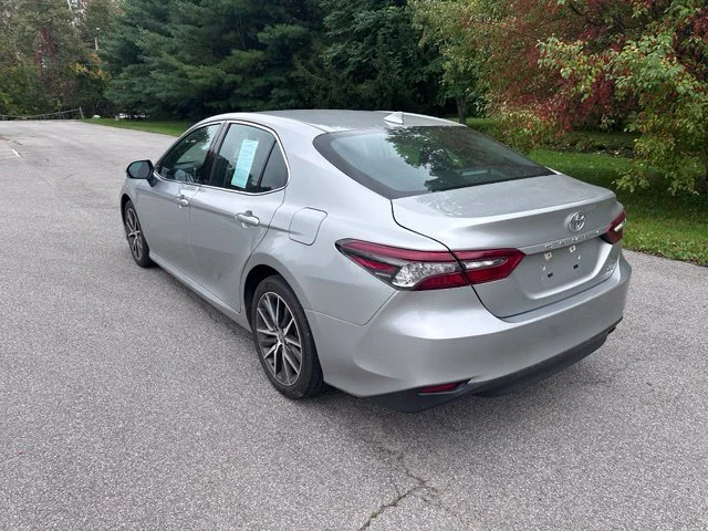 Used 2022 Silver Toyota XLE image 5