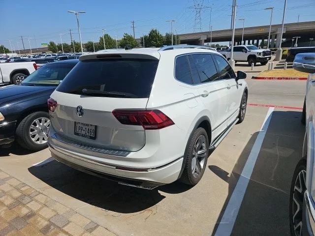 Used 2019 White Volkswagen SE image 4