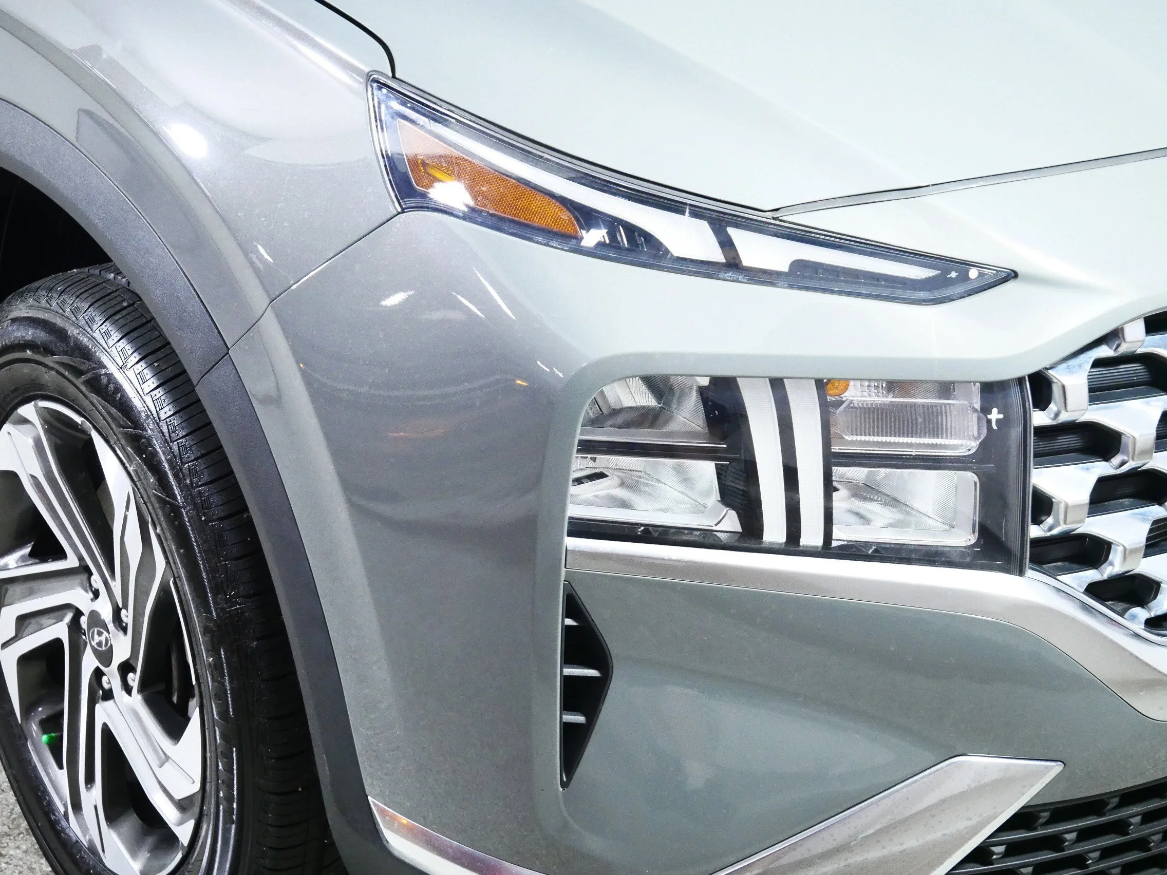 Used 2022 Hampton Gray Hyundai SEL image 16