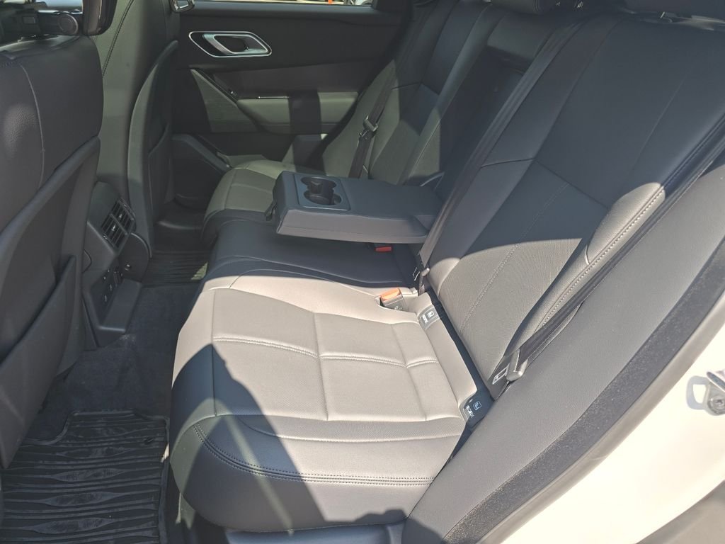 New 2026 Fuji White Land Rover Dynamic se image 35