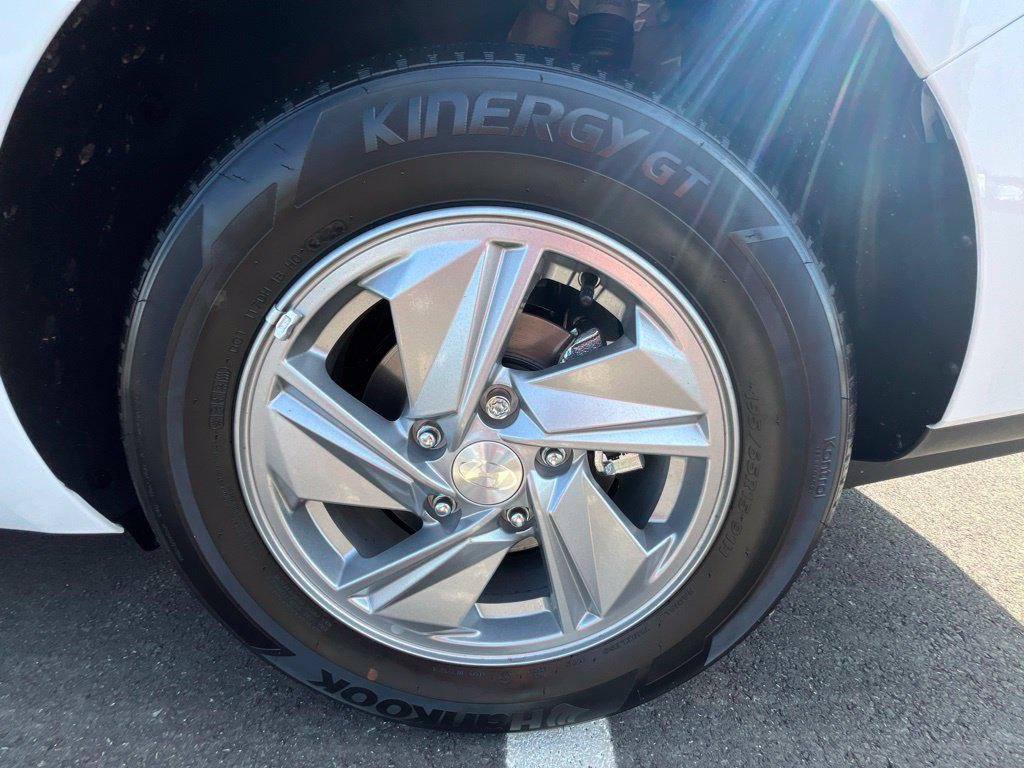 New 2026 White Hyundai SE image 8