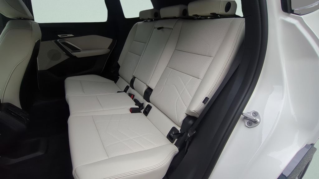 New 2026 Alpine White BMW xDrive28i image 10