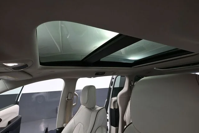 2020 Chrysler Pacifica Limited - Photo 25
