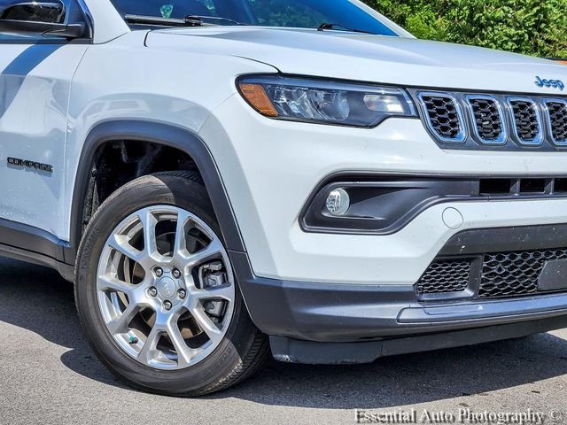 Used 2024 White Jeep Latitude Lux image 3