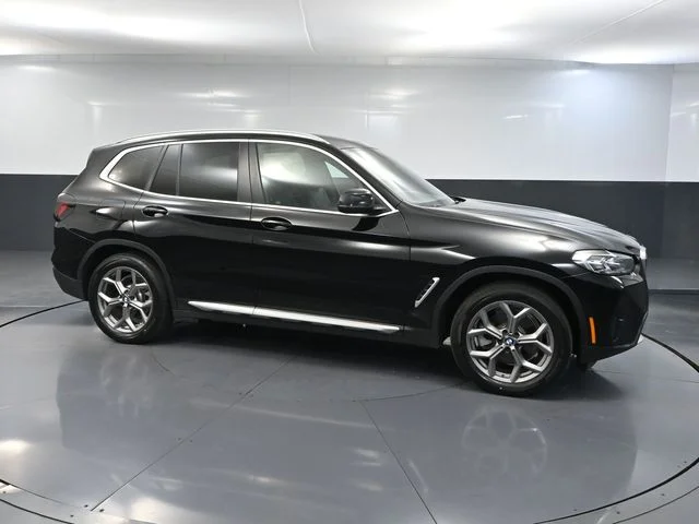 Used 2023 Black BMW xDrive30i image 4