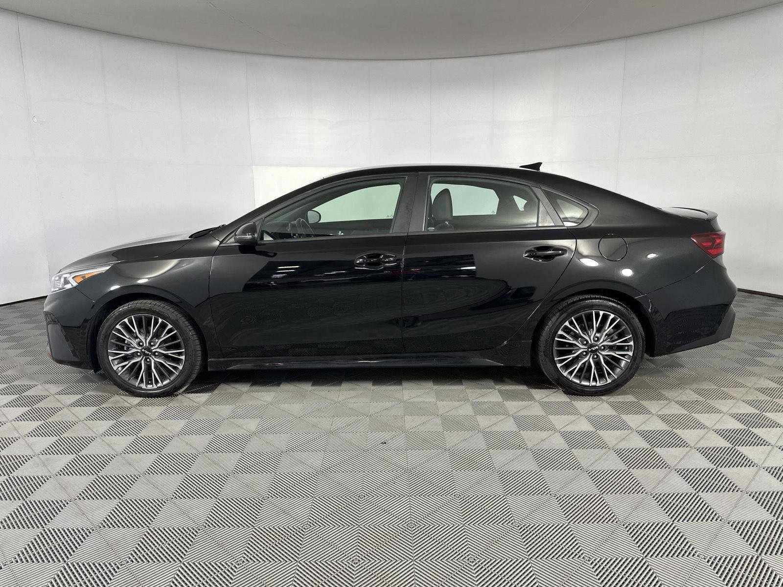 Used 2024 Aurora Black Pearl Kia GT-Line image 4