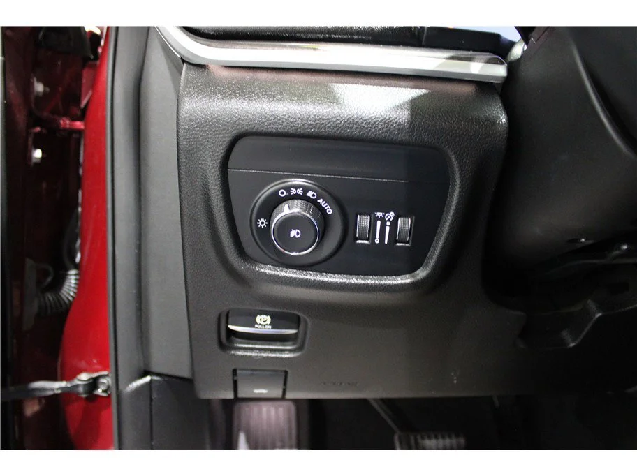 Used 2023 Velvet Red Pearlcoat Jeep Limited image 25