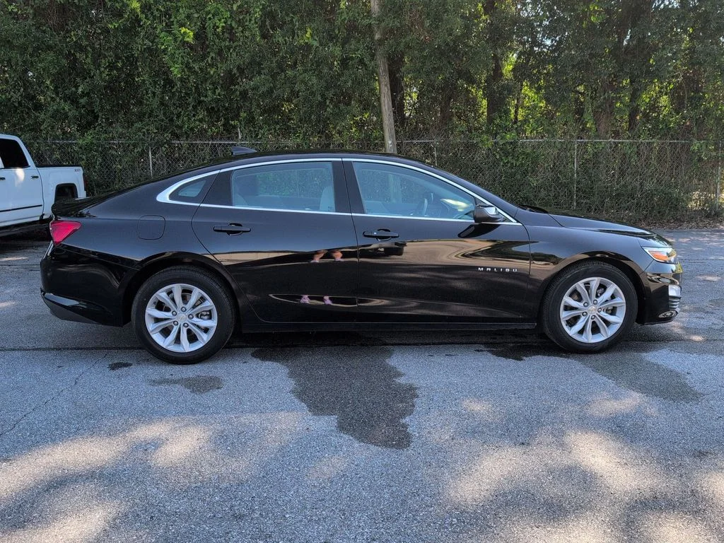 Used 2025 Black Chevrolet LT image 6