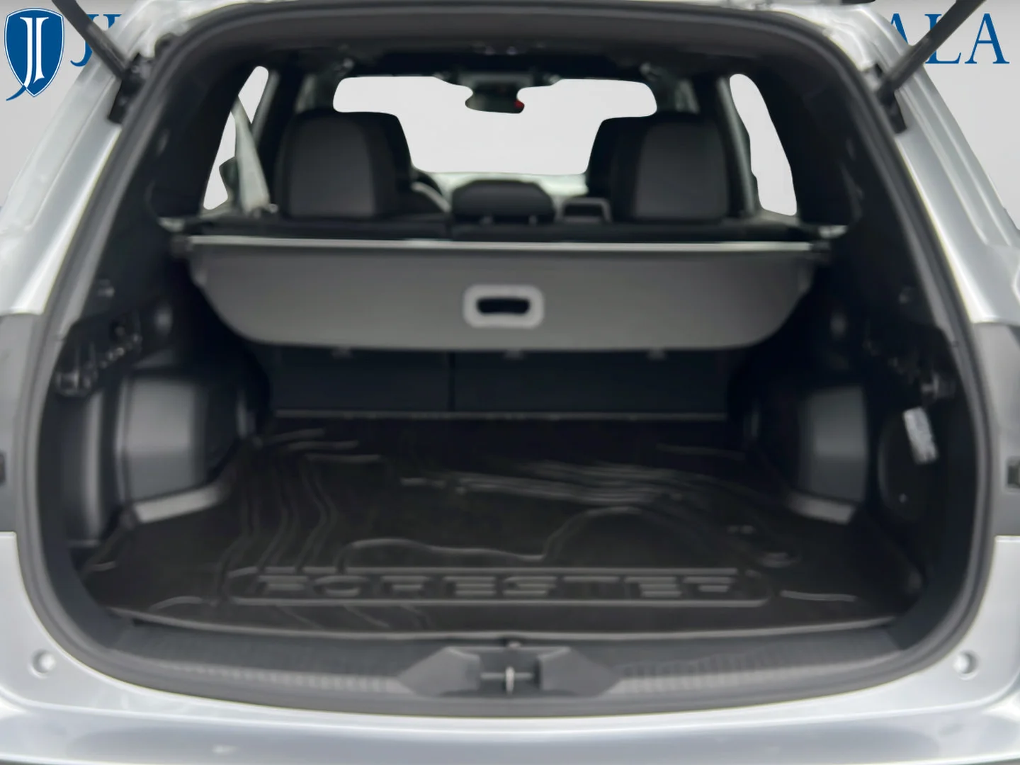 Used 2025 Ice Silver Metallic Subaru Limited image 9