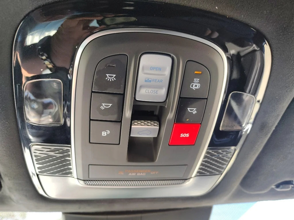 Used 2025 Hyper White Hyundai Calligraphy image 22