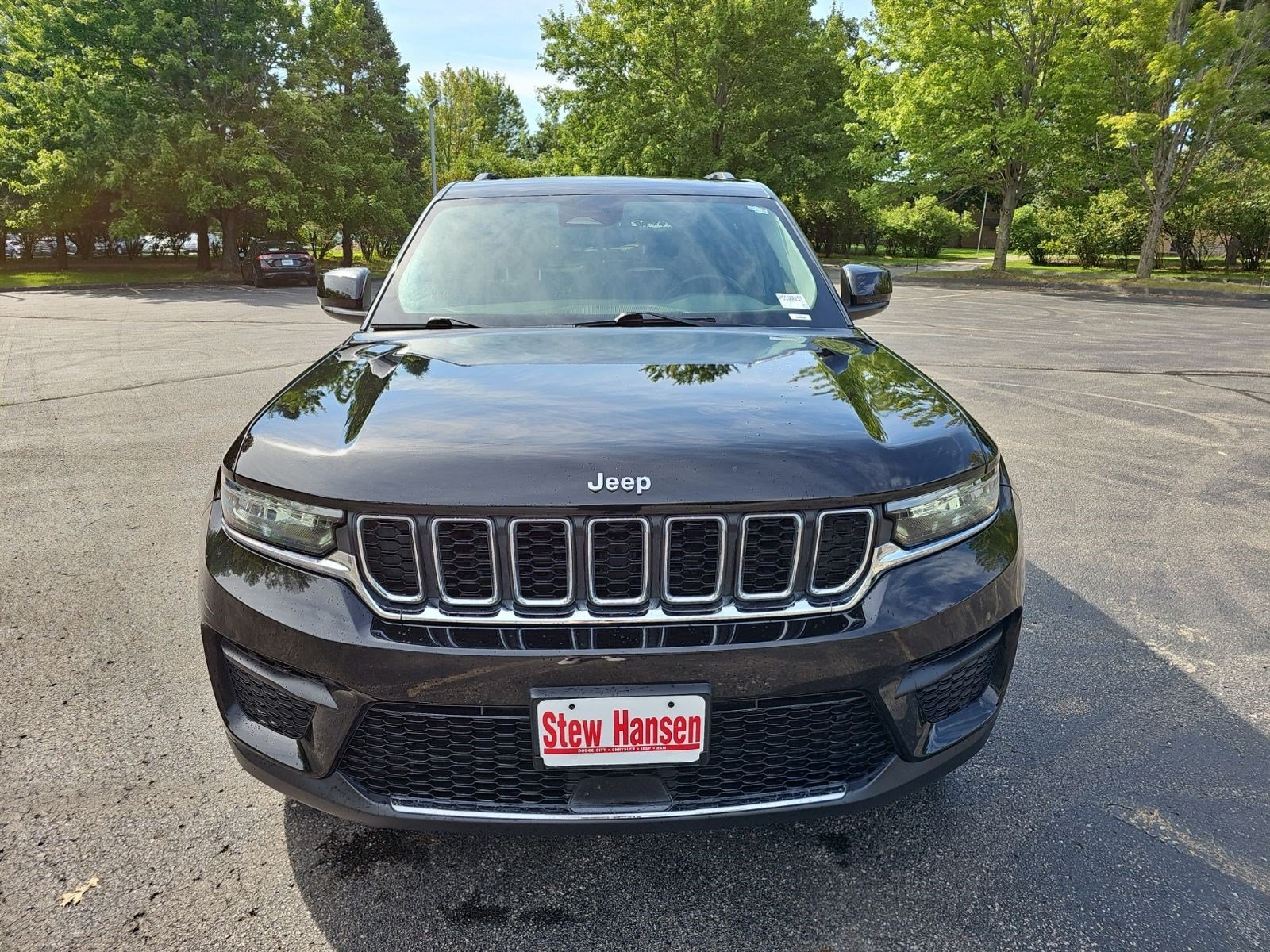 Certified Used 2023 Diamond Black Crystal Pearlcoat Jeep Laredo image 7
