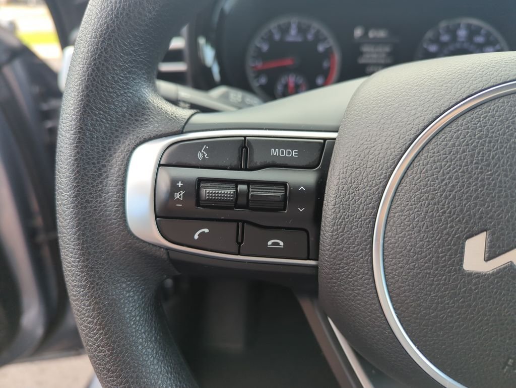 Used 2022 Silver Kia LXS image 22