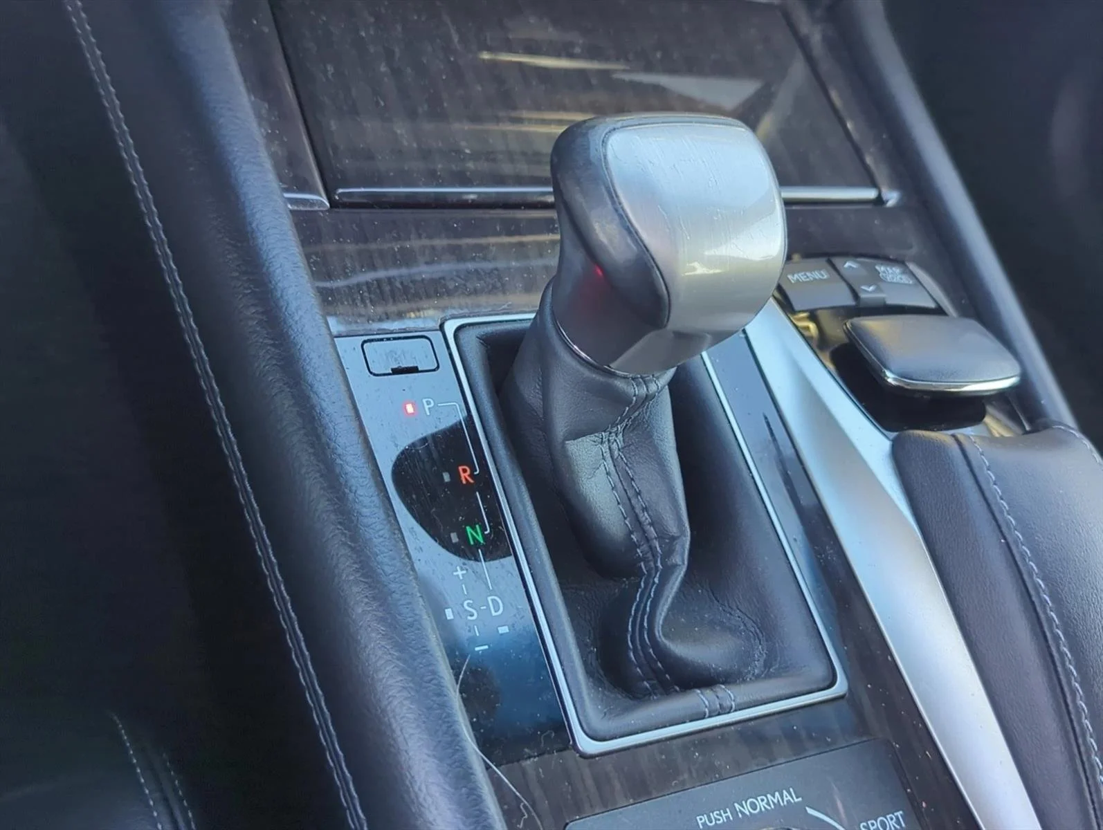 Used 2014 Liquid Platinum Lexus  image 22