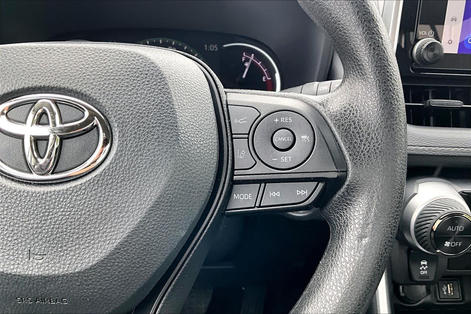 Used 2025 Silver Sky Metallic Toyota XLE image 22