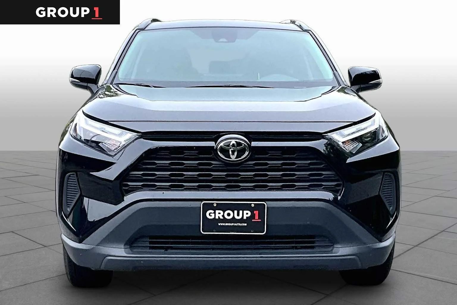 Used 2025 Midnight Black Metallic Toyota XLE image 4