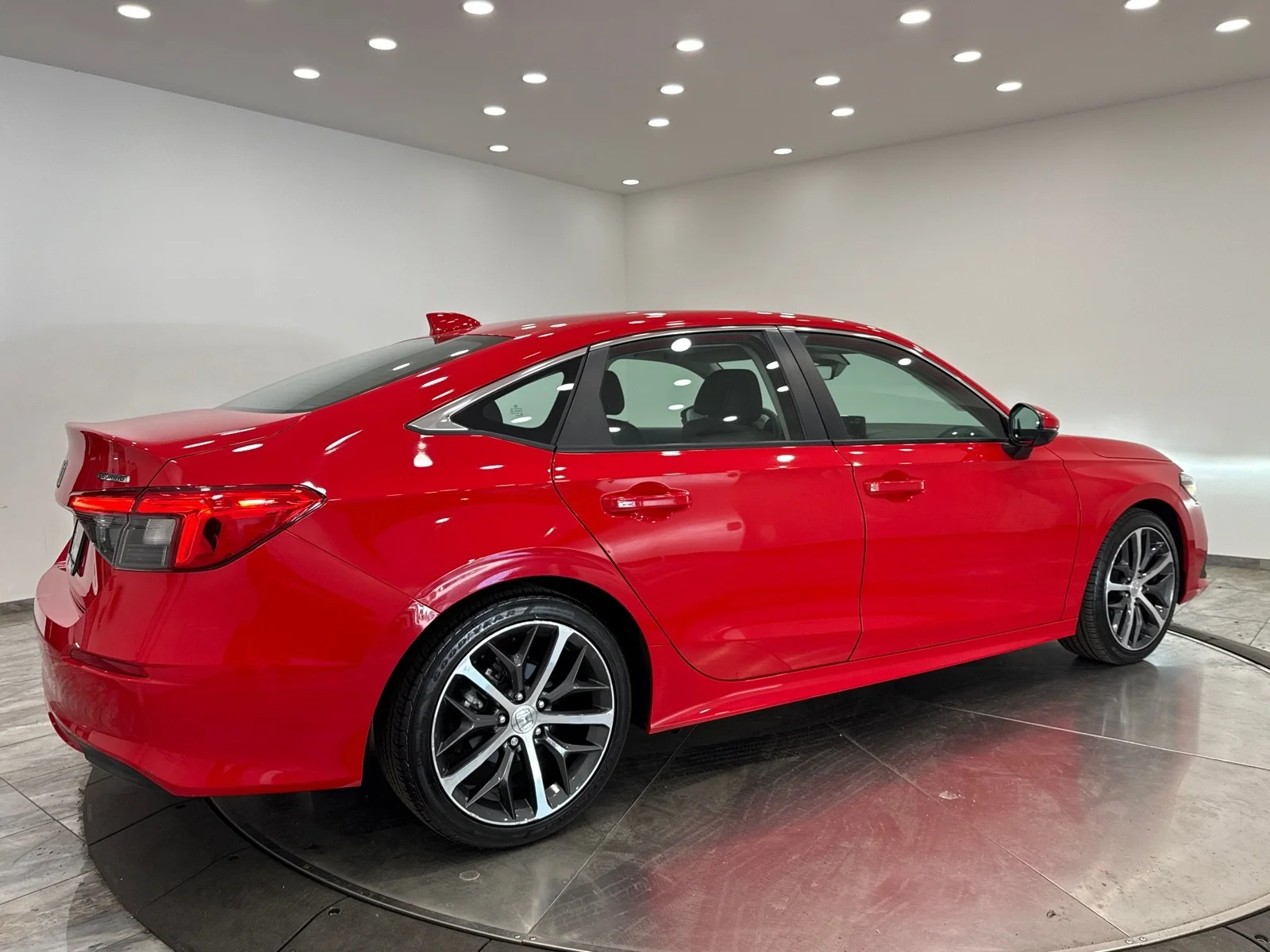 Used 2024 Rallye Red Honda Touring CVT image 7
