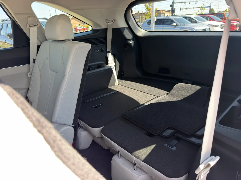 Used 2026 WHITE Kia S image 28