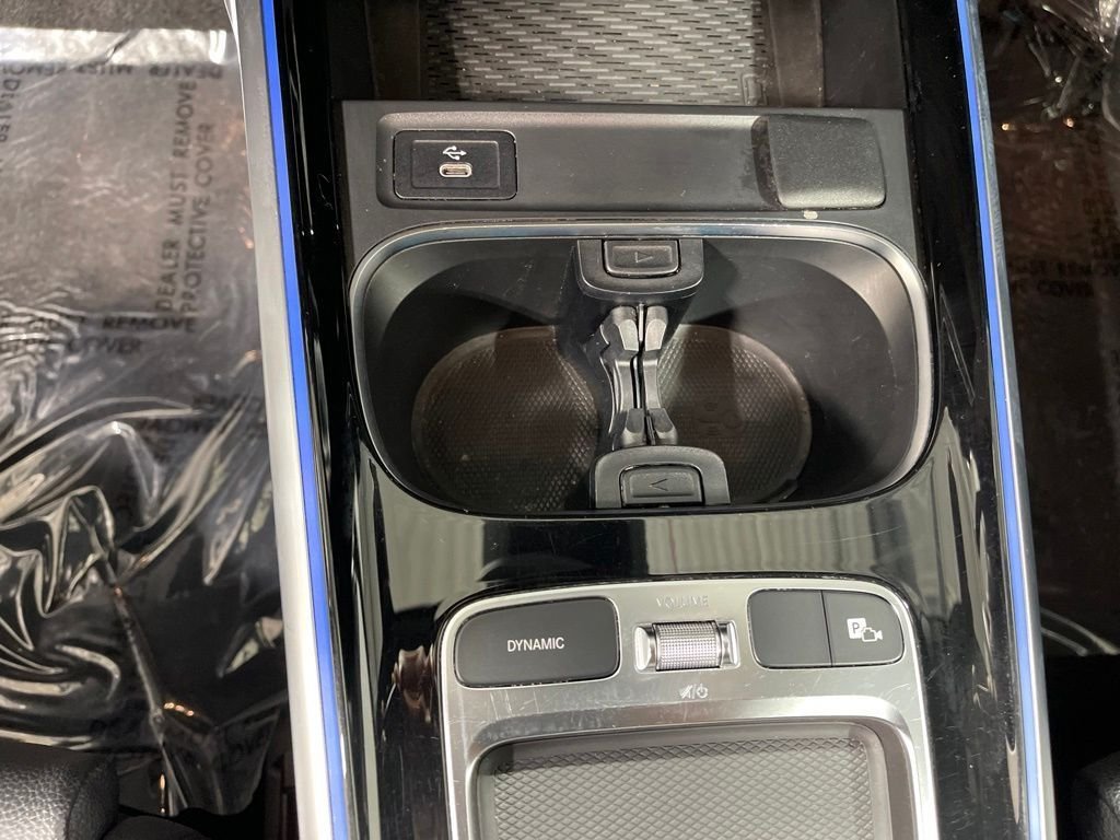 Used 2025  Mercedes-Benz GLB 250 4MATIC® image 15
