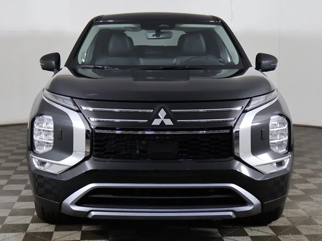 New 2026 Black Mitsubishi SE image 12
