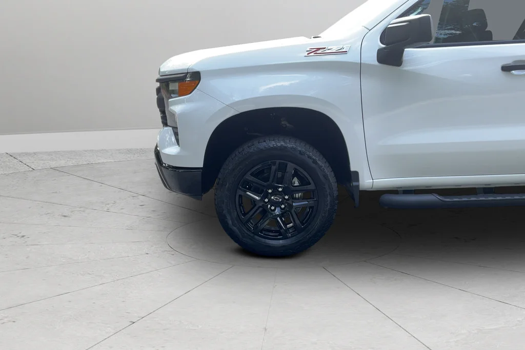 New 2026 Summit White Chevrolet Custom Trail Boss image 27