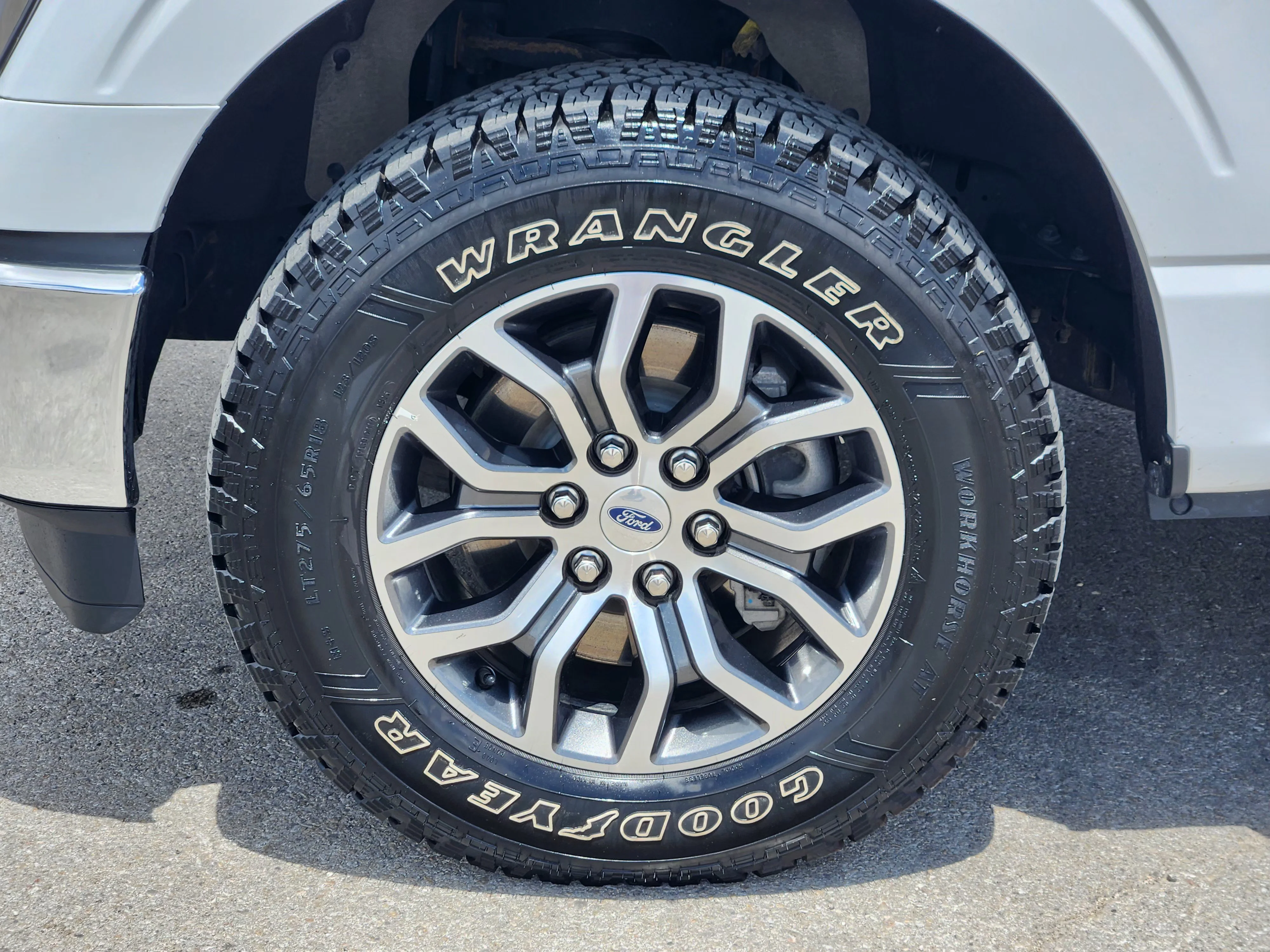 Used 2021  Ford Lariat image 10