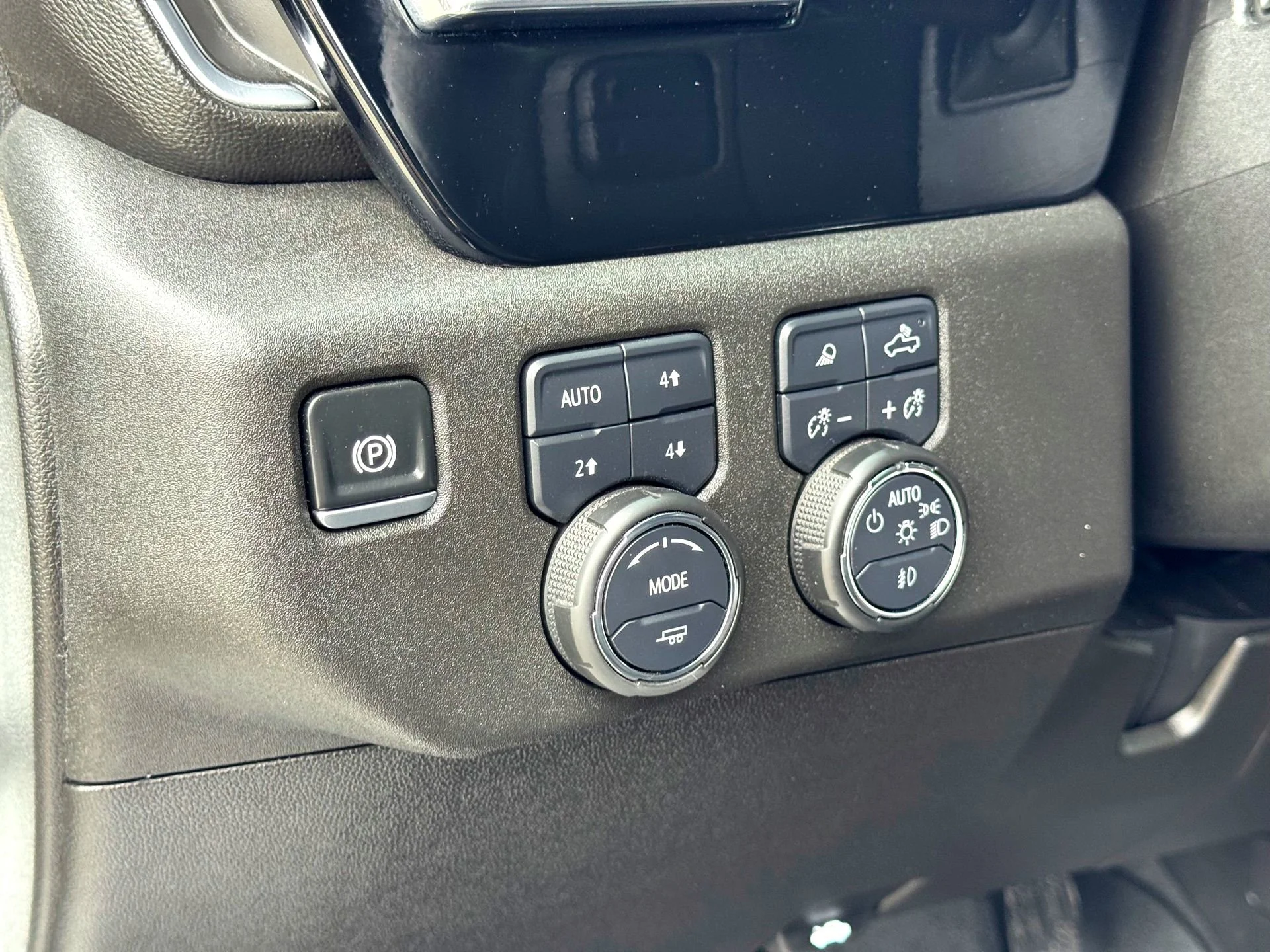 Used 2025 Summit White Chevrolet LTZ image 14