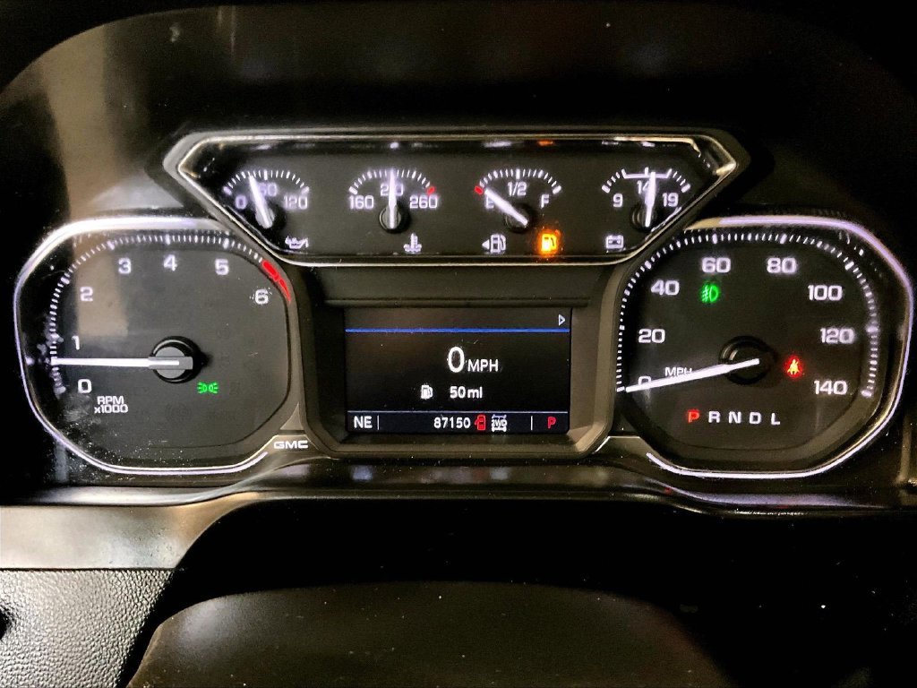Used 2022 White GMC SLE image 25