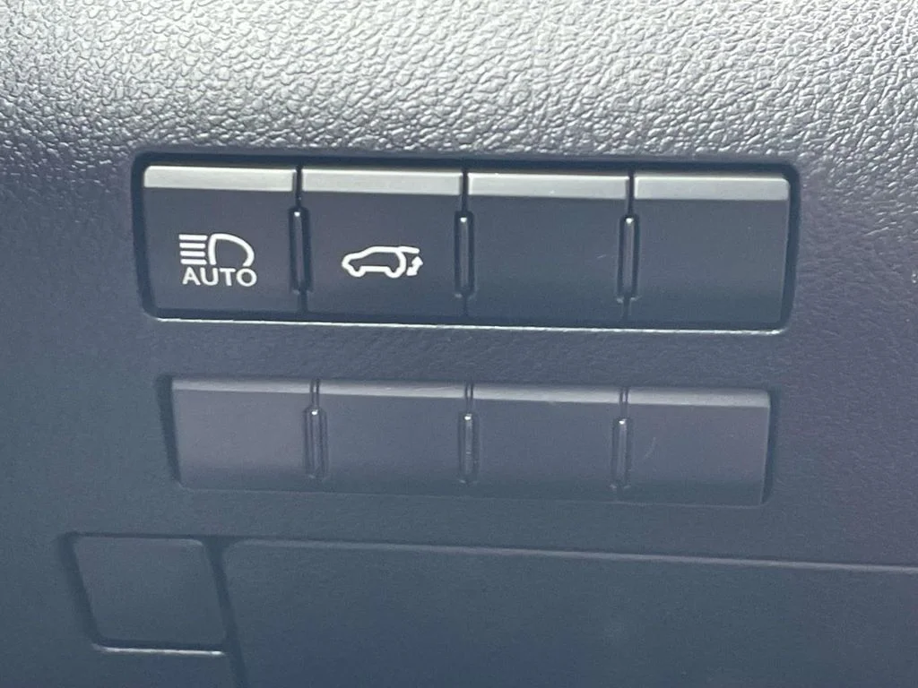 Used 2019 Silver Lining Metallic Lexus Base image 22
