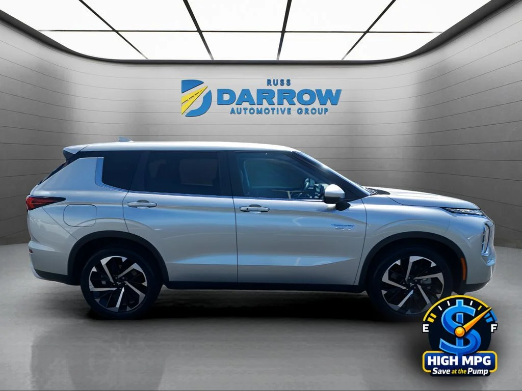 Used 2024 Silver Mitsubishi SE image 6