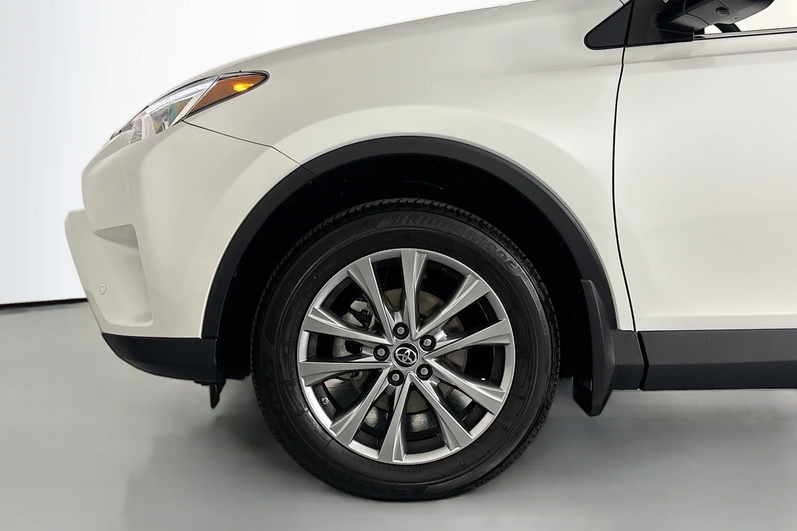 Used 2017 Blizzard Pearl Toyota Limited image 10