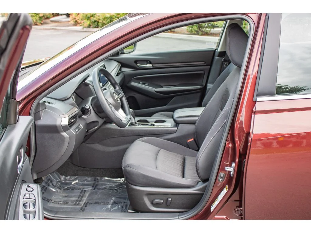 Used 2025 Garnet Pearl Metallic Nissan SV image 28