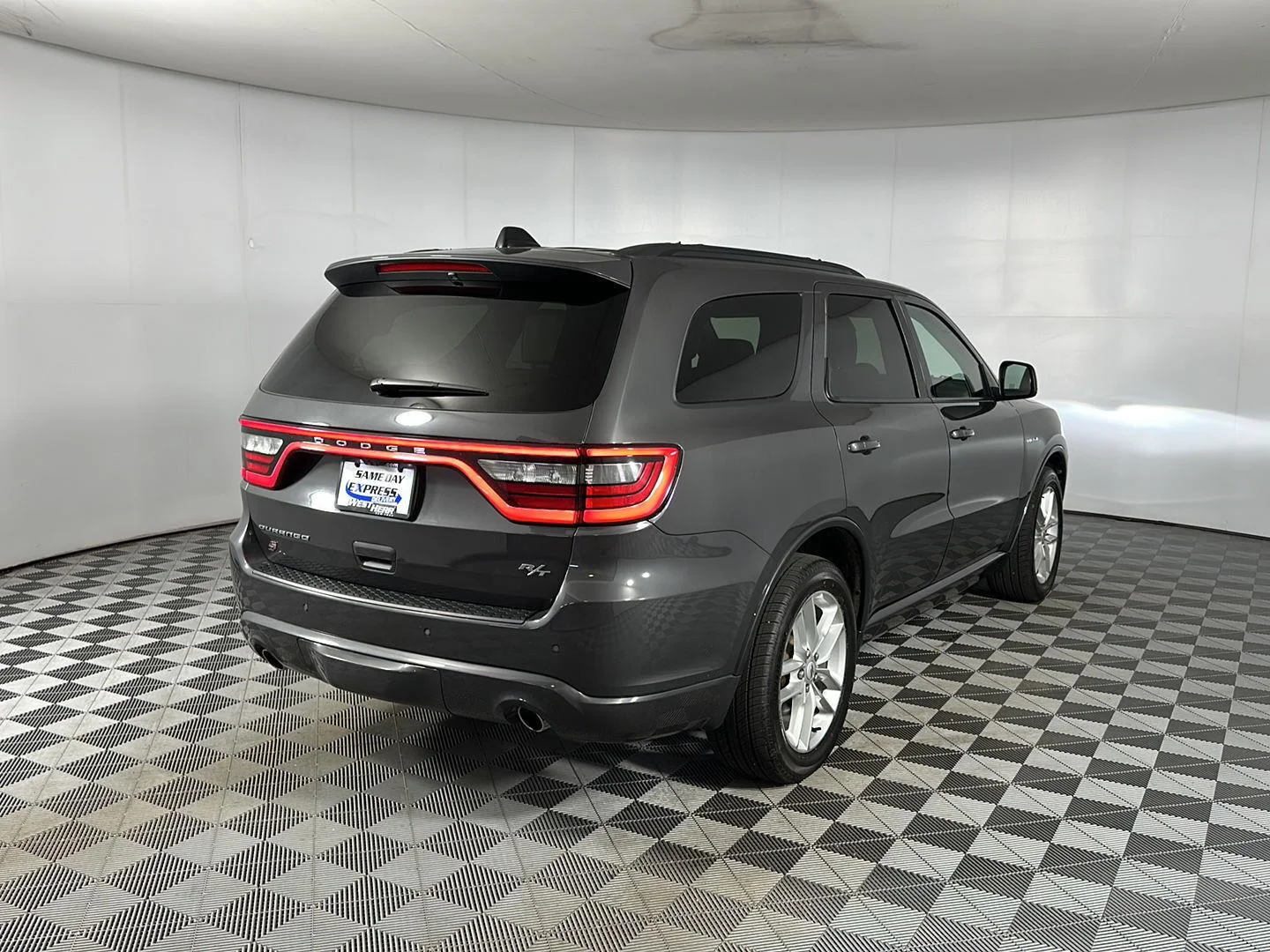 Used 2025 Vapour Grey Dodge R/T image 8