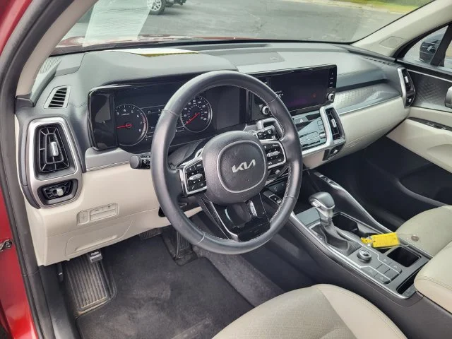 Used 2023 Red Kia S image 9