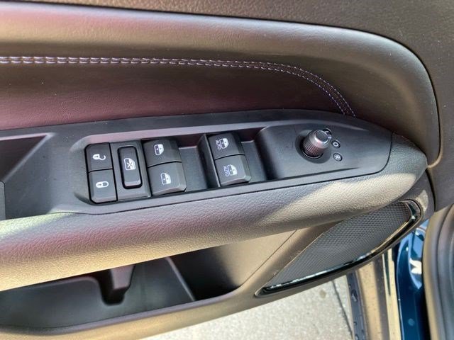 New 2026 Fathom Blue Pearl-Coat Exterior Paint Jeep Latitude Altitude image 9