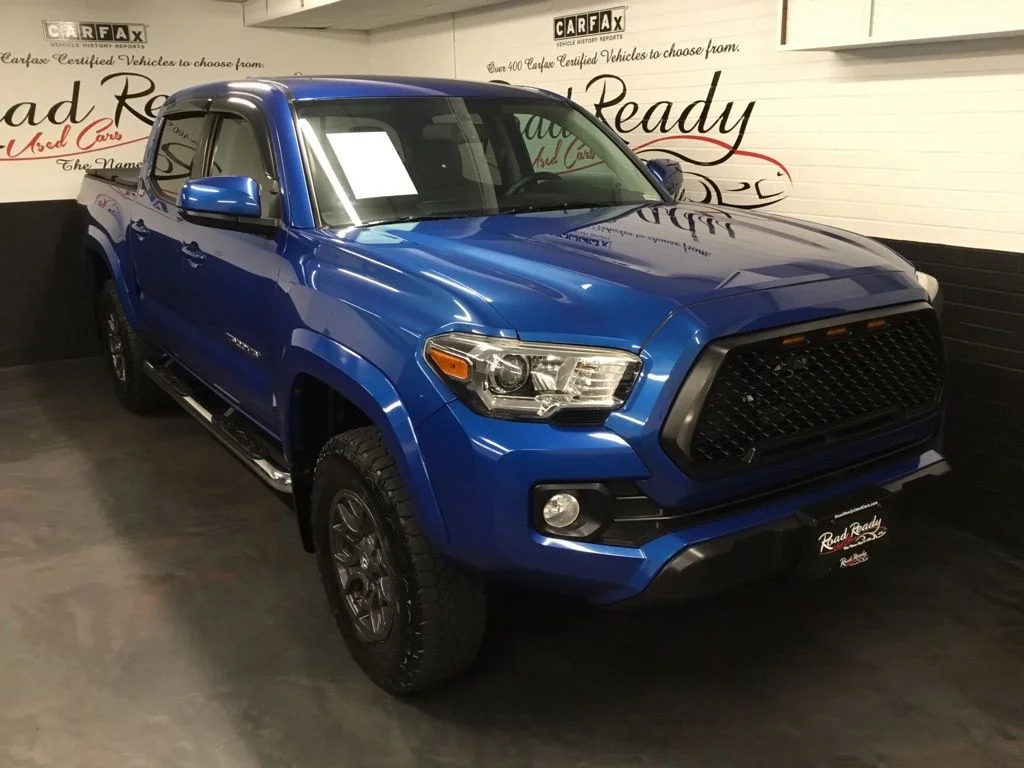 Used 2017 Blue Toyota SR5 image 2