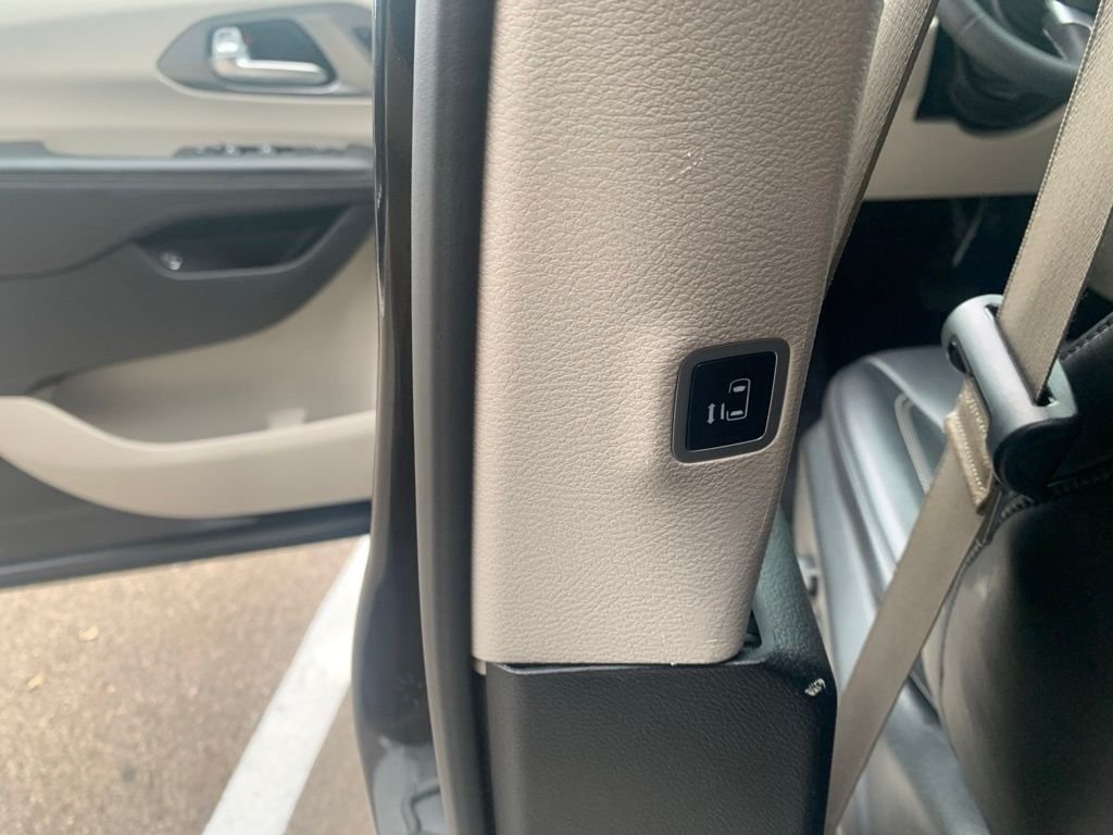 Used 2023 Black Chrysler Touring L image 32
