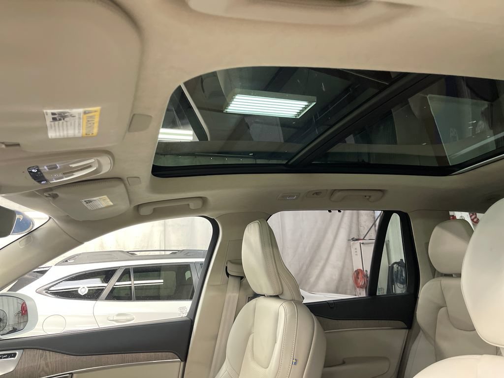 Used 2024 White Volvo Ultimate Bright Theme image 11