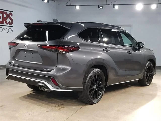 Certified Used 2025 MAGNETIC GRAY MET. Toyota  image 7