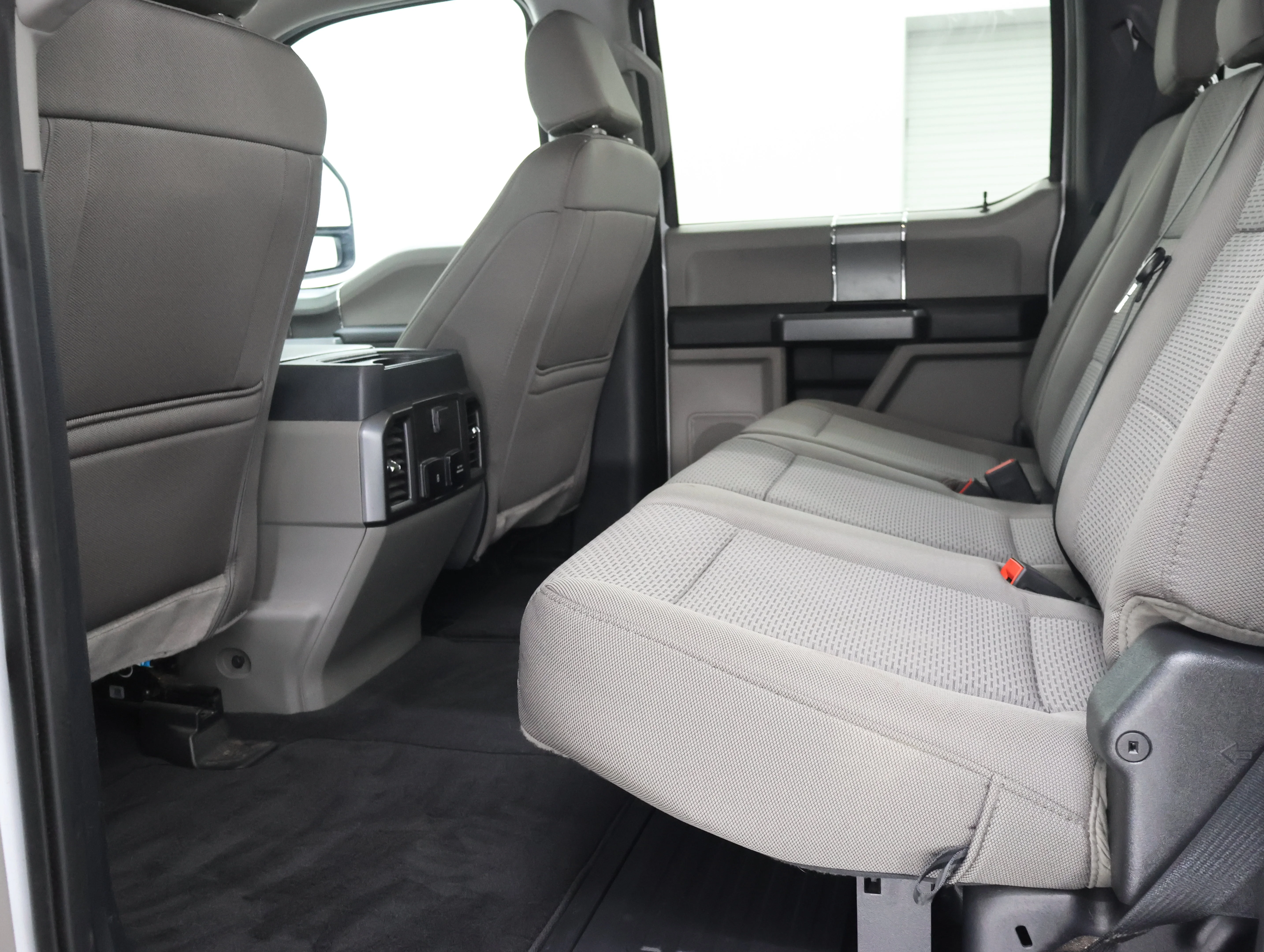 Used 2022 Oxford White Ford XLT image 9