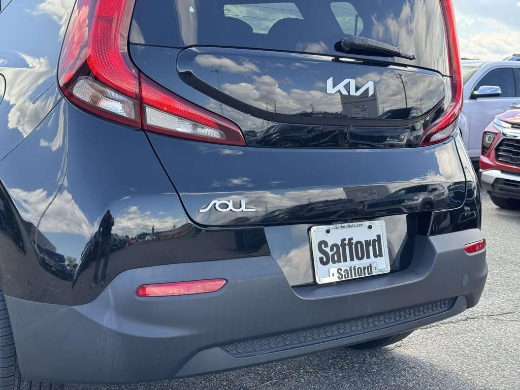 Used 2022 Black Kia LX image 11
